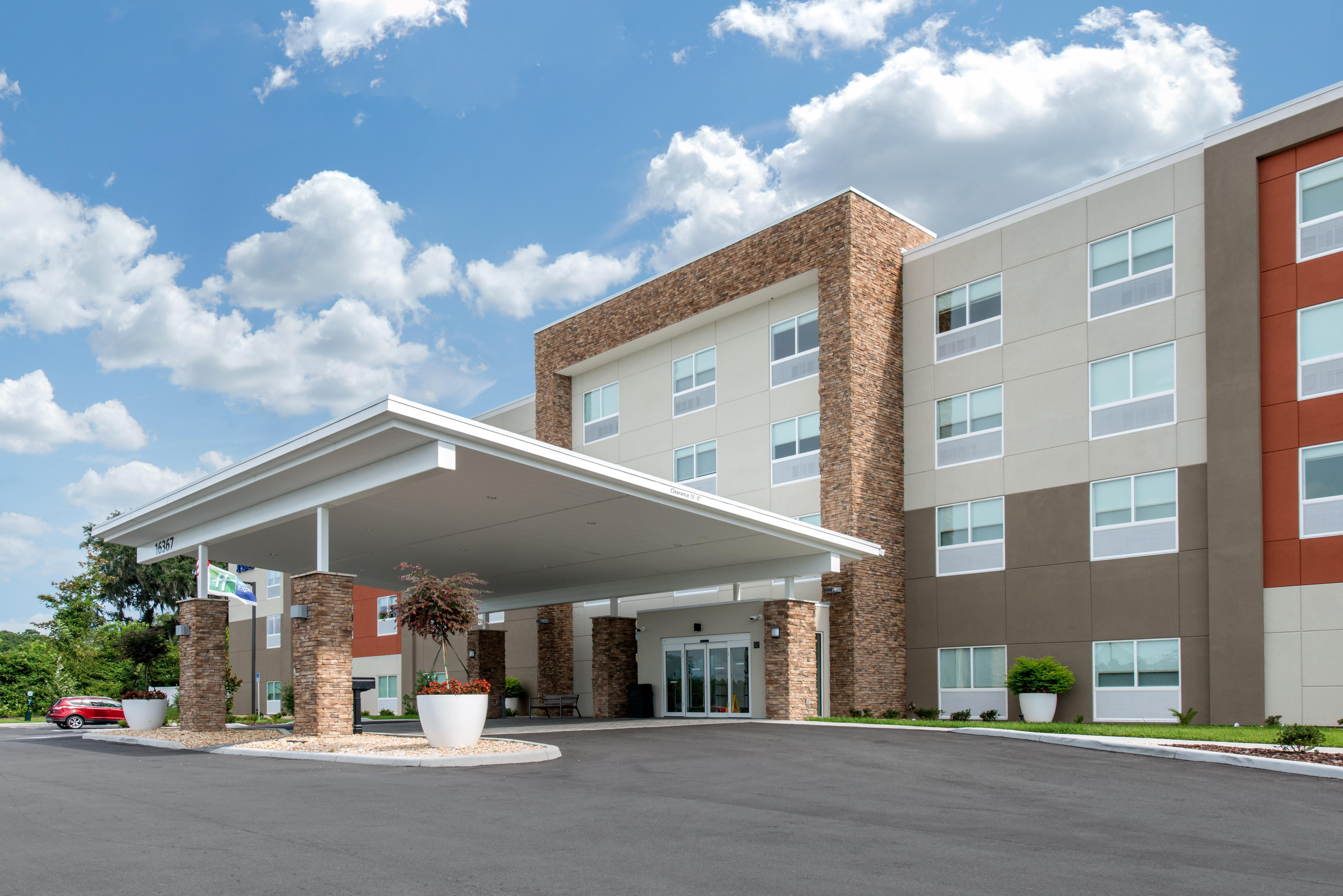 Holiday Inn Express & Suites Alachua - Gainesville Area, An Ihg Hotel Exterior photo